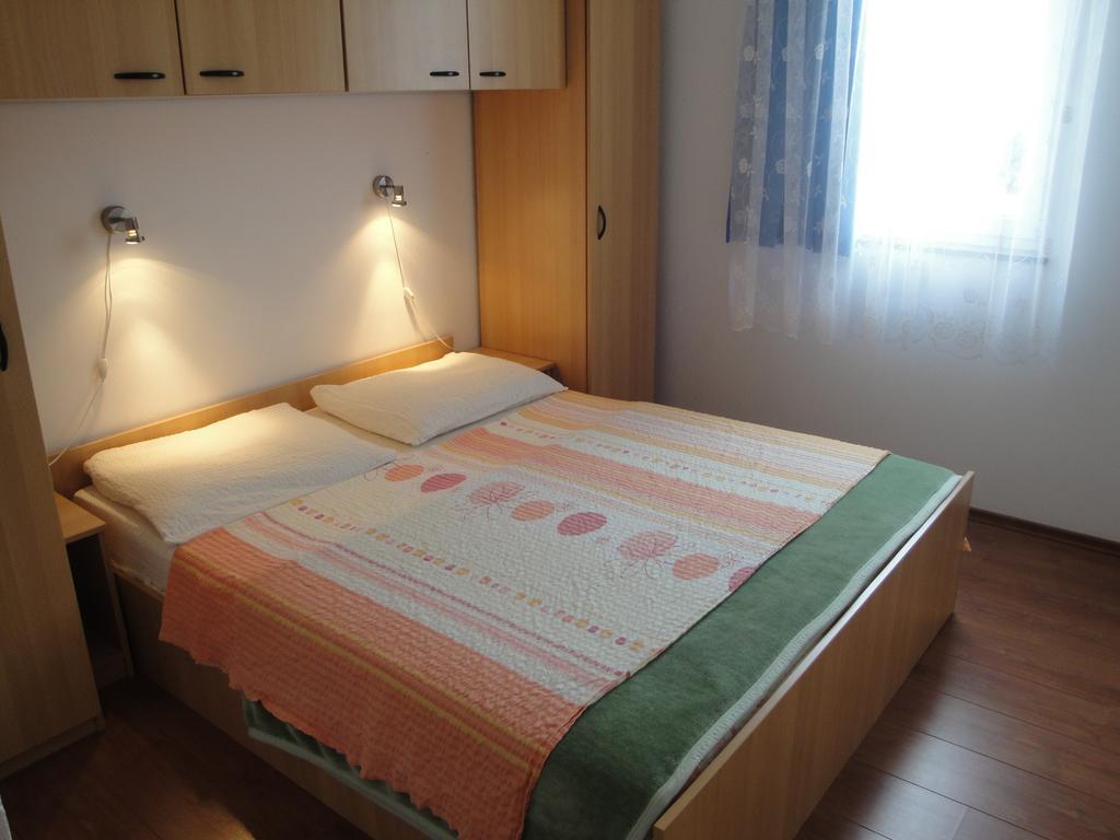 Apartments Skender Čižići Ruang foto